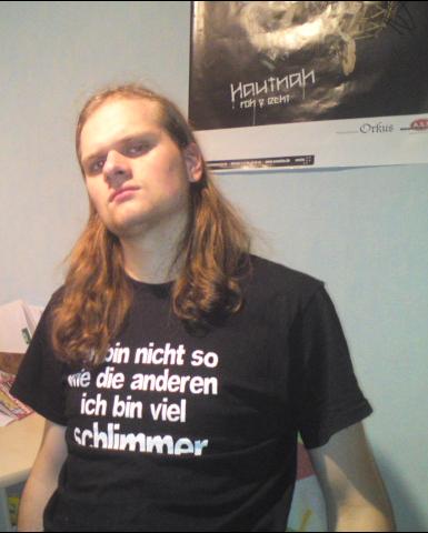 Schreibtisch und Wand.JPG